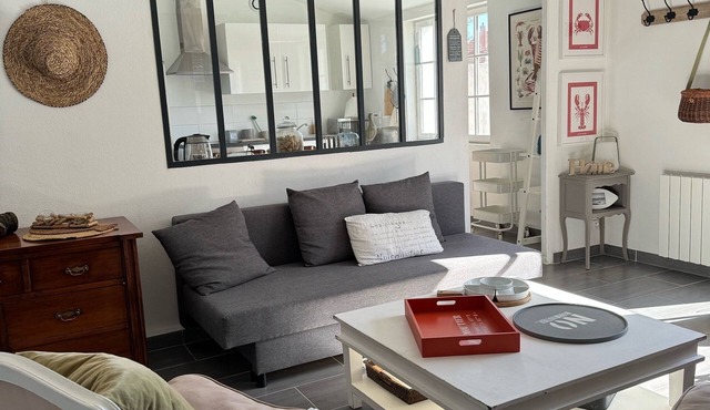 Everything is done on foot or by bike (600 m center and 1km beaches)