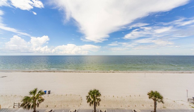 Everything's "Just Beachy" - 2/2 directly on the beach!