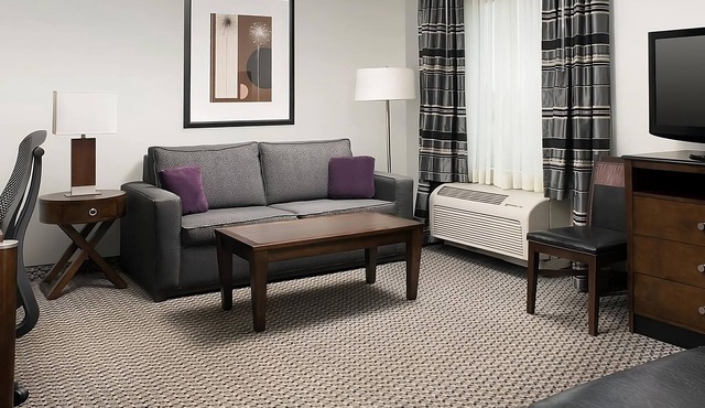 Everything You Need For The Perfect Vacation! 3 Relaxing Units, Indoor Pool!