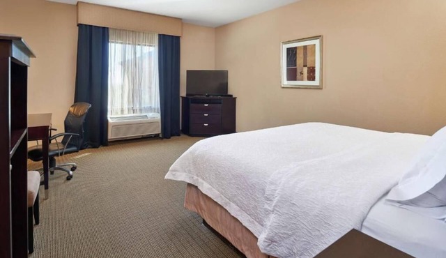 Everything You Need For The Perfect Vacation! 2 Relaxing Units, Free Breakfast!