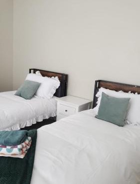 Everything You Need I Super Cozy I Sleeps4 I Wi-Fi I Free Parking I Long Term Rates