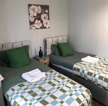 Everything You Need I Super Comfy I Sleeps 7 I WiFi I Parking I 4BDR