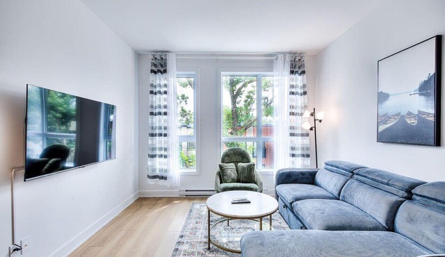 Everything You Need - Montreal's Cozy 1BR Getaway