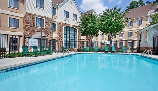Everything You Need For The Perfect Vacation! Free Breakfast, Pets Allowed!