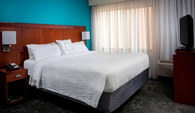 Everything You Need For The Perfect Vacation! Pet-friendly, Free Parking, Pool!