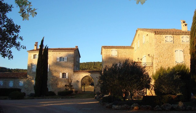 Everything you want for a relaxing holiday in beautiful gardens amidst vineyards