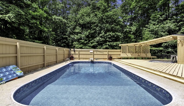 EVL House w/Pool & Hot Tub, 7 mins to Holiday!