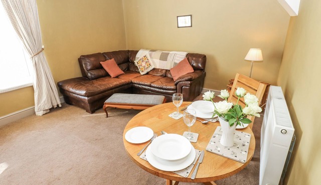 EWE COTTAGE, character holiday cottage in Masham