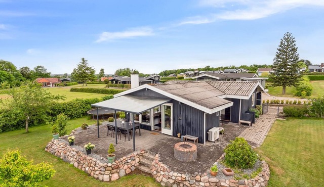 "Eweline" - 400m from the sea by Interhome