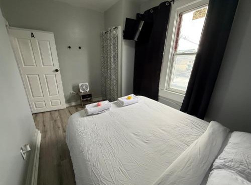 EWRBNB - Private Bedroom in Well sized Shared Apartment - 1