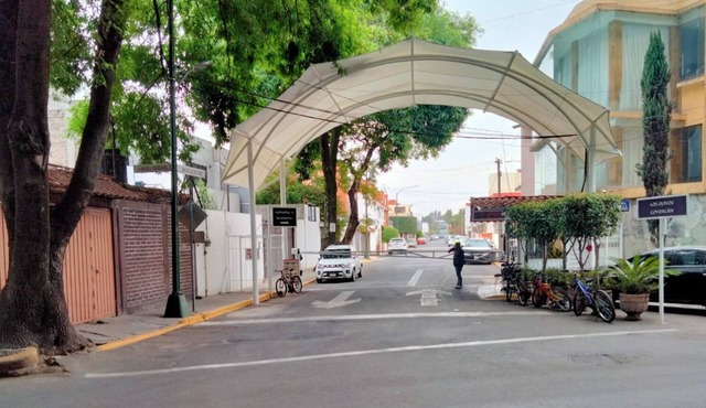 Excelente Casa en Zona Privada, Seguridad, Cerca del Club America y Centros Come