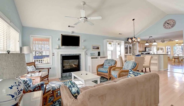 Excellent 3 bedroom home located in Savannah's Landing community! Community pool, tennis courts, close to the Beach!