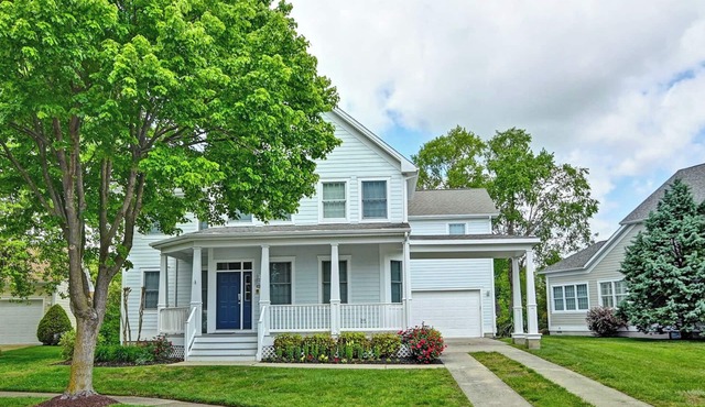 Excellent 7 Bedroom home in Bear Trap Dunes! Community Pool, WIFI, Shuttle Service, Extra Space to Unwind!