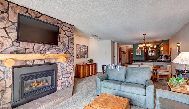 Excellent Breckenridge location, 1 Block from Main St., Hot tub, Stunning Views!