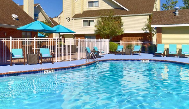 Excellent Choice! Spacious Unit w/ Full Kitchen, Free Breakfast, Outdoor Pool!
