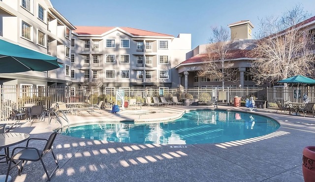 Excellent Choice! Swimming Pool, Outdoor Hot Tub, near Arizona Snowbowl