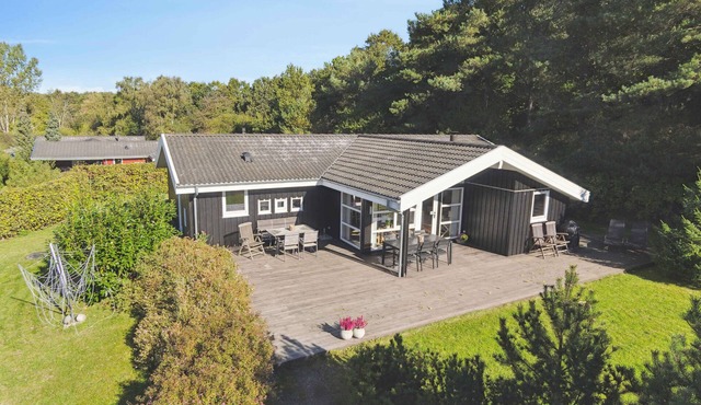 Excellent cottage with sauna and spa, 10 persons.