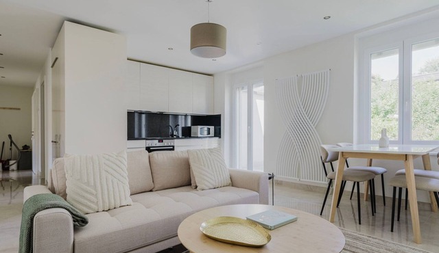 Excellent Enge 3BR w/Balcony, W/D & Elev, by Blueground