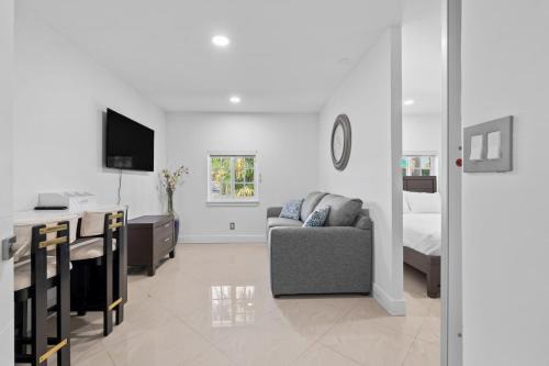 Excellent guesthouse studio in Aventura