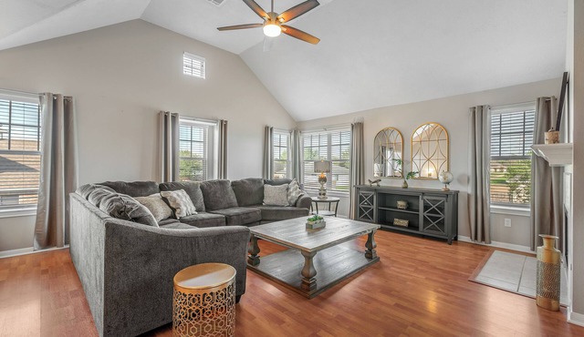 EXCELLENT LOCATION! Spacious 4-bedroom townhome College Station, Texas.