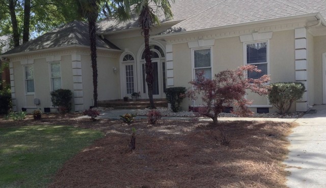 Excellent Location near downtown Augusta! Private pool!