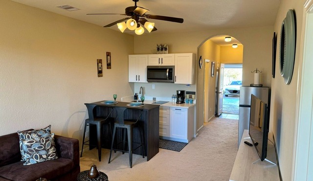 Excellent location house Cozy 2 king bed 2 bedroom house in Lakes of Bella Terra