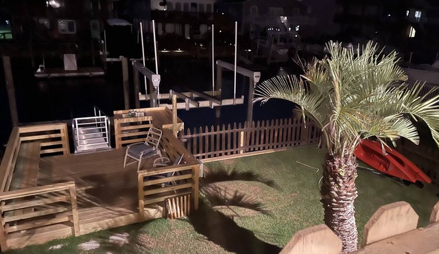 Excellent location! Short walk to beach. Lower canal home.