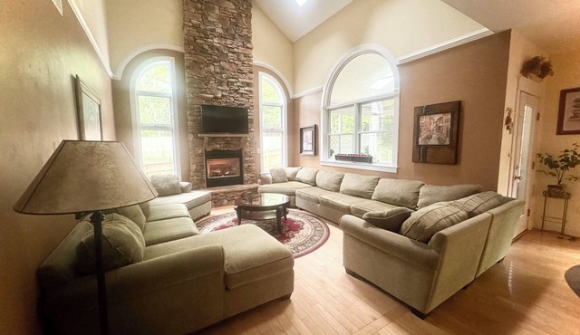 Excellent Location, Super Clean, Super Spacious, Near Bay & Downtown Annapolis