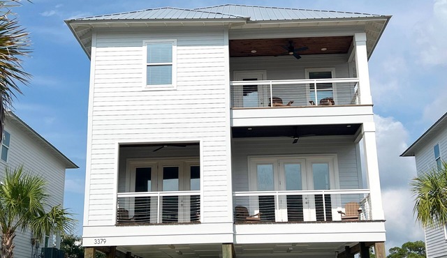 Excellent Location, Beautiful House Sleeps 10 and Will Feel Like Home!