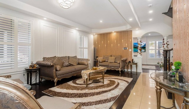EXCELLENT LUXURY LIVING