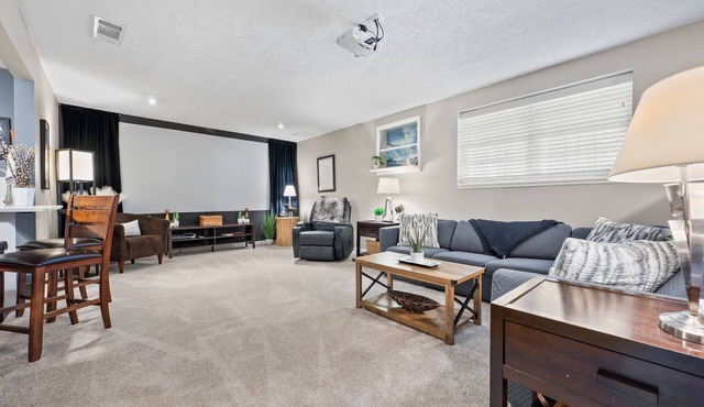 Excellent Roswell Location! Quiet Basement Apartment in Private Setting!