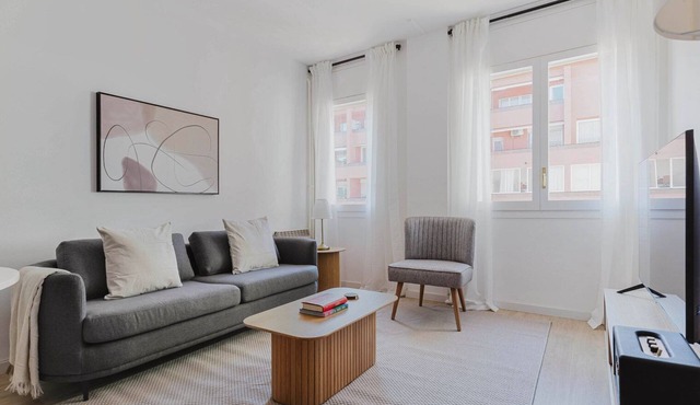Excellent Sarrià 1BR, Fully Equipped, by Blueground