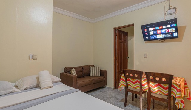 Excellent Single Room 1 Double Bed Free High Speed Wireless & Wired Intenert