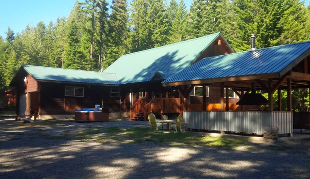 Excepional spacious lodge 5 min frm Roslyn slps 12, huge loft, WIFI, Hot Tub,