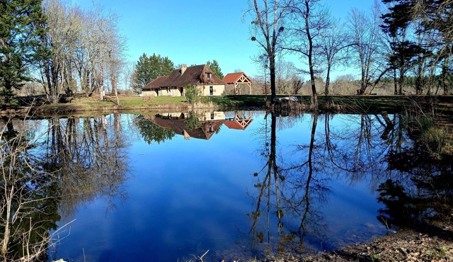 Exceptional country house with pond.