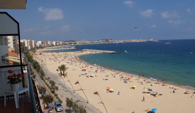 Exceptional location, 1st line of the sea, 86m2 apartment with terrace