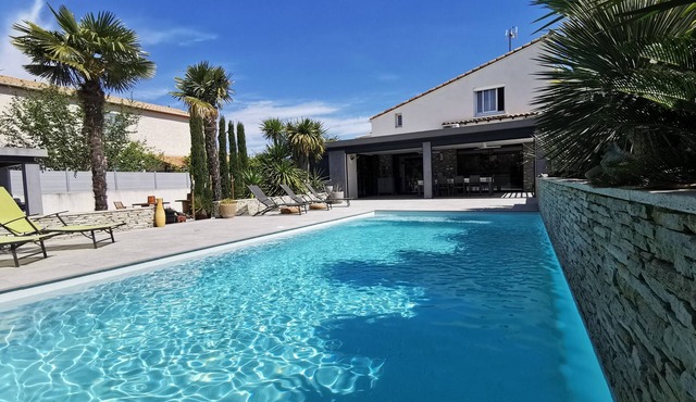 Exceptional 200m2 architect-designed villa with swimming pool