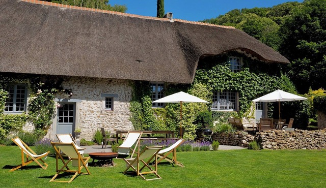 Exceptional property, La Chaumière du Sequoia- Near Versailles