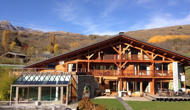 Exceptional, heated swimming pool, spa, sauna, tesla terminal, optional service