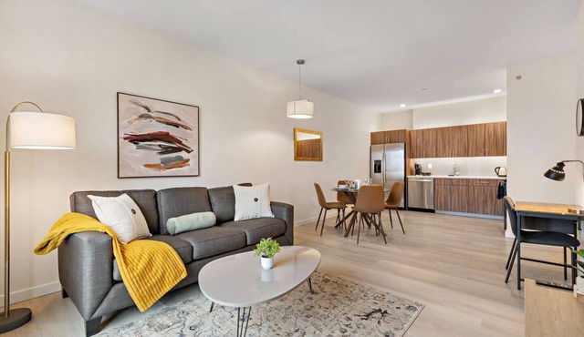 Exceptional 2BR ! Free Parking ! 30 Min to NYC !
