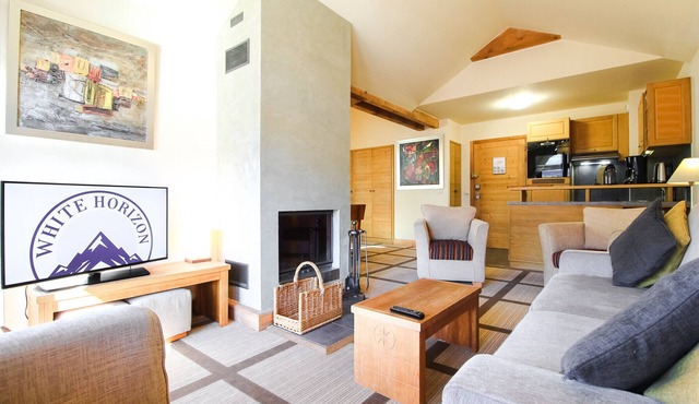 Exceptional 3-bed penthouse apartment with fireplaces and stunning views