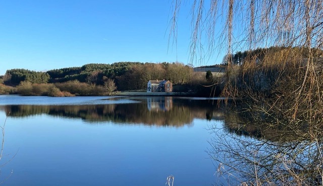 Exceptional 3 Bedroom Detached House with Private Lake and Large Gardens