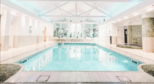 Exceptional 3 Bedroom River View Apartment - Pass the Keys