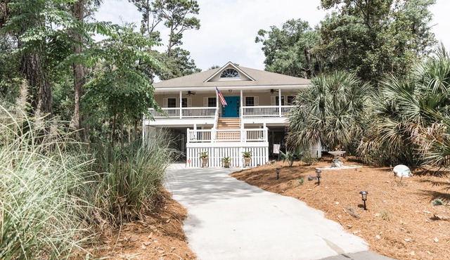 Exceptional 4 bedroom coastal cottage with heated pool access, walk to the beach