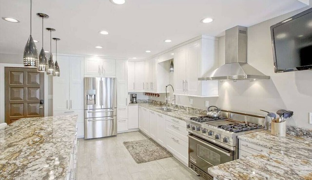 Exceptional 4BDR on Sugar Lake