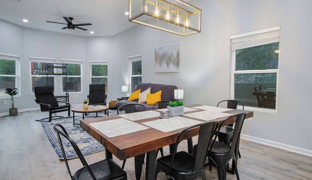 Exceptional 5BR So Close to Riverwalk and Downtown