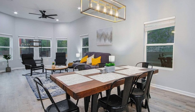 Exceptional 5BR So Close to Riverwalk and Downtown