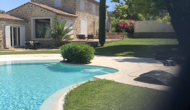 EXCEPTIONAL AND RARE, 15 km from MARSEILLE, BE 3 km FROM AUBAGNE, MAS DE STANDING