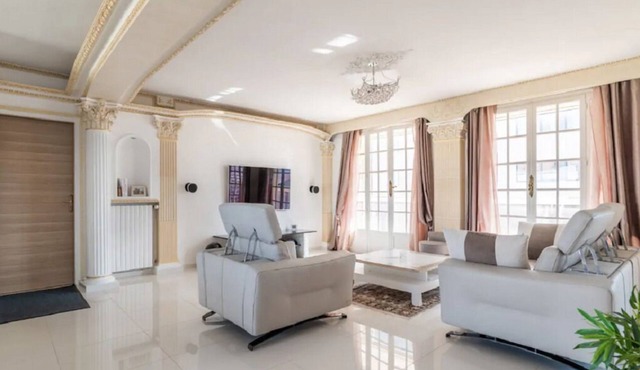 Exceptional apartment piano, terrace, Spa, barbecue private elevator