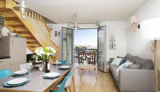 Exceptional apartment ideally located - 1st line to sea - swimming pool - parking lot